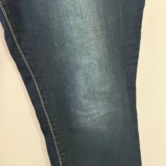Levi's Women's Dark Blue Jeans (20M) - Picture 10 of 12